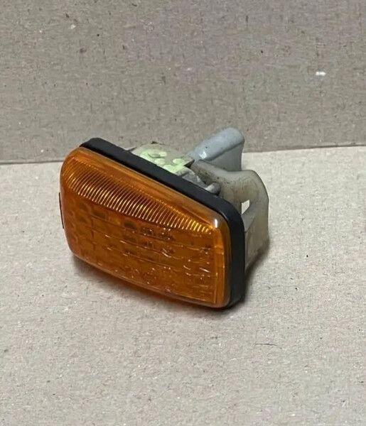 Повторитель поворотник Mitsubishi Lancer 4  1989 1.5 Бензин Дніпро