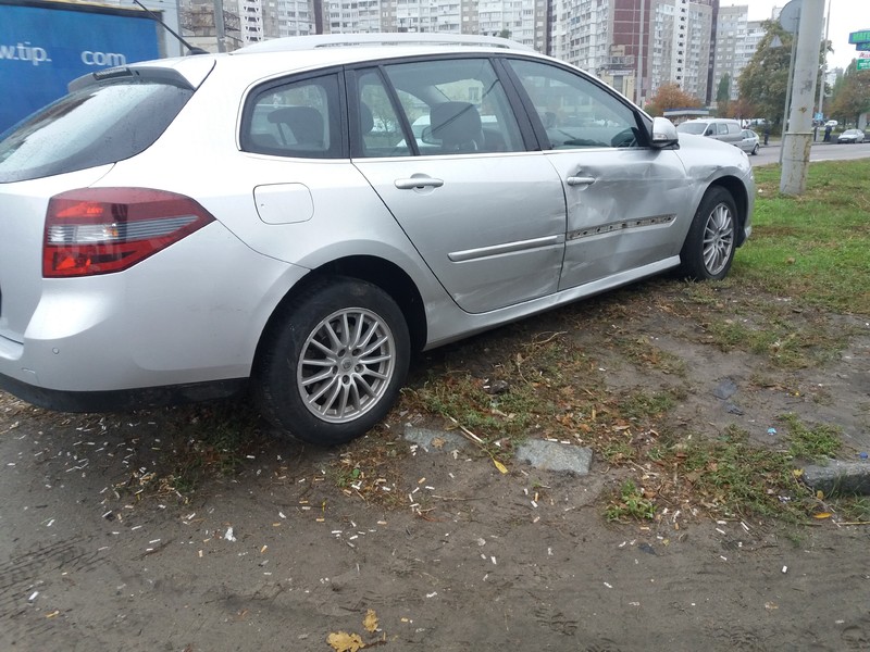 Две правые двери Renault Laguna 3  2010 универсал 1.5 Дизель Киев