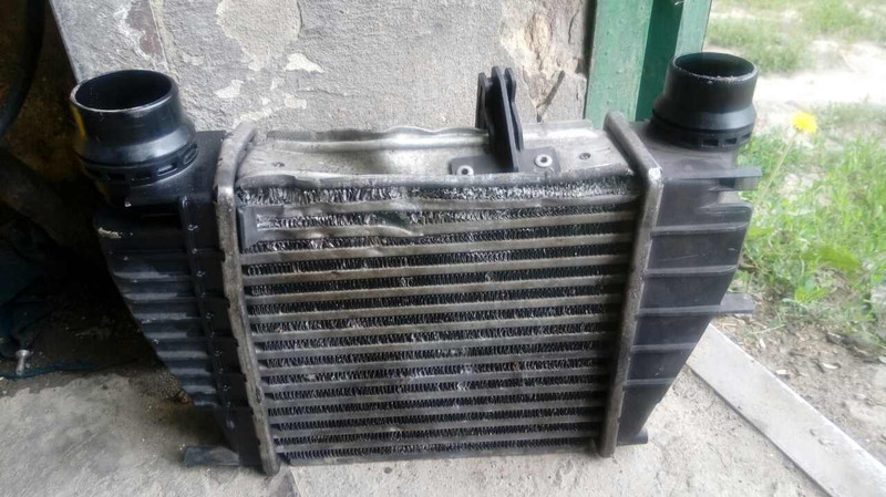 Интеркулер Renault Clio универсал 2012 г.  1.5 л дизель Дубно