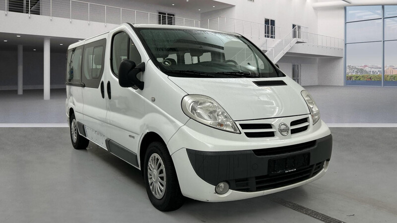 Молдинг двери Nissan Primastar универсал 2014 г.  2.0 л дизель Луцк