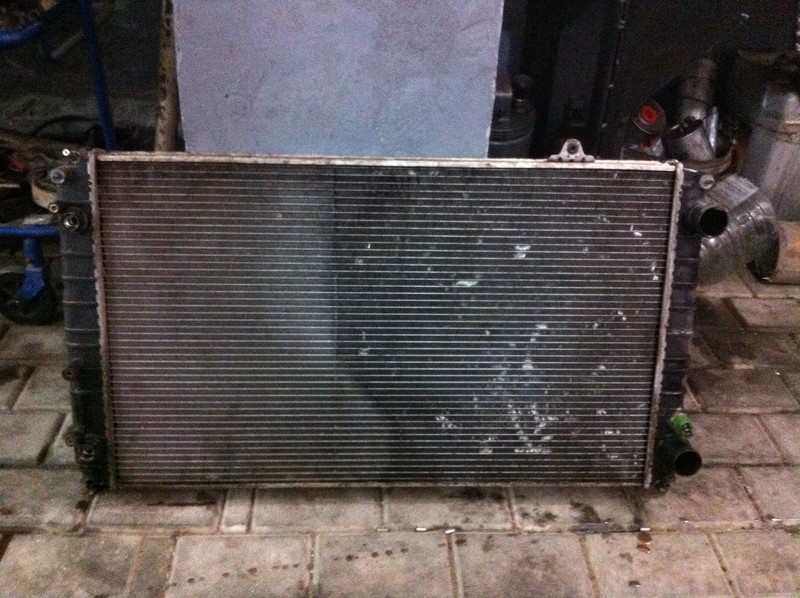 Радіатор 4D0121251R   Audi A8, Audi S8