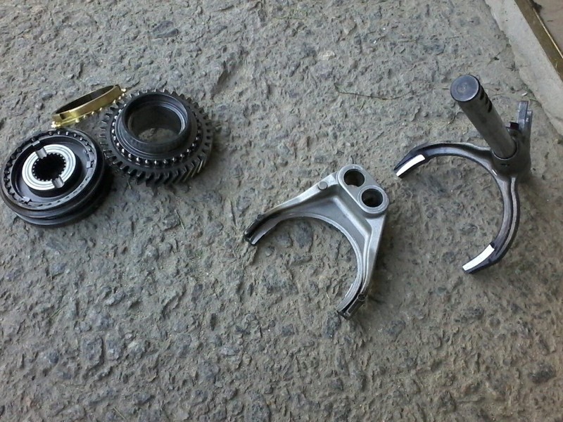 Вилка и шестерня Suzuki Baleno  1998 універсал 1.8 Бензин 