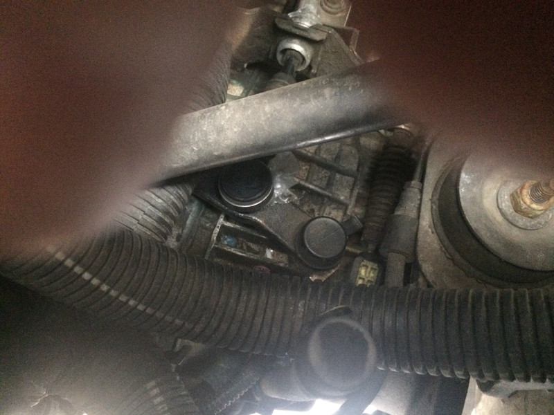 Крепление троса кулисы переключения передач и коробки Renault Trafic 2  2005 2.5 Дизель Киев