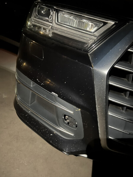 Права заглушка крюка в передньому бампері Audi Q7  2015 3.0 Дизель Хмельницкий