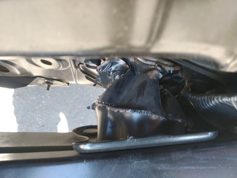 Пятак - башмак - кронштейн правый усилителя заднего бампера Nissan Rogue  2016 2.5 Бензин 