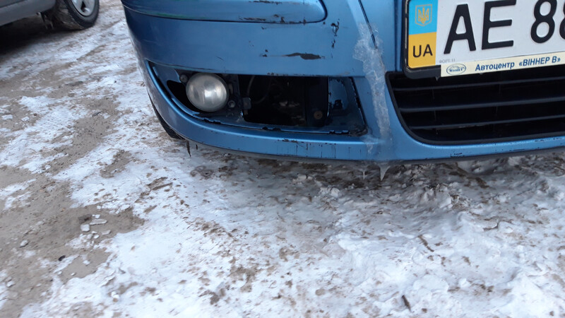 Решетка противотуманки в бампер Volkswagen Polo 4  2008 хэтчбек 1.4 Бензин Днепр