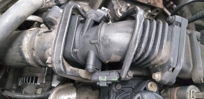 Патрубок дросельной заслонки Ford Focus 2  2005 хэтчбек 1.6 Дизель Киев