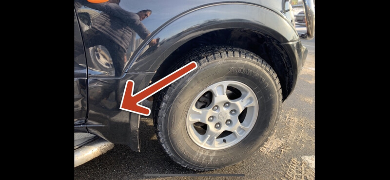 Накладка крыла переднего правого пластиковая Mitsubishi Pajero  2001 3.5 Бензин Киев