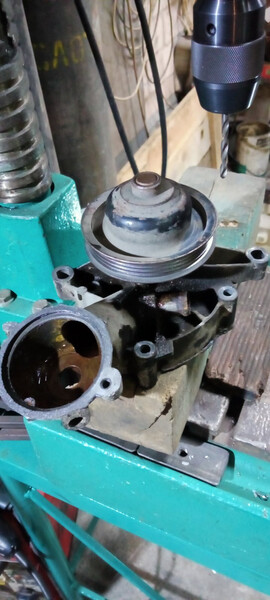 Помпа Renault Safrane хетчбек 1994 р.  3.0 л бензин