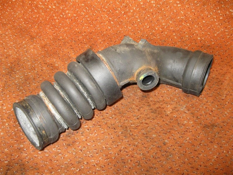 Патрубок інтеркулера Audi A8 D2 1997 р.  2.5 л дизель Луцьк