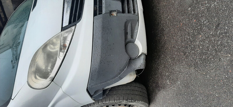Накладка переднего бампера Opel Vivaro  2006 2.0 Дизель Киев