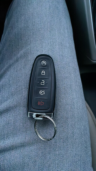 Ключ зажигания Ford C-Max универсал 2013 г.  2.0 л гибрид Ровно
