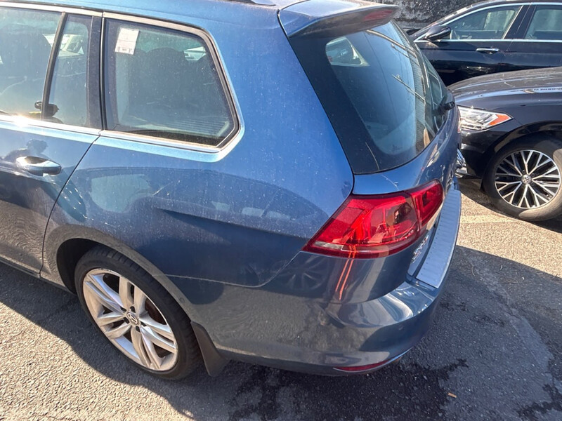 Крыло переднее правое ld5l Volkswagen Golf 7  2015 универсал 1.8 Бензин Житомир