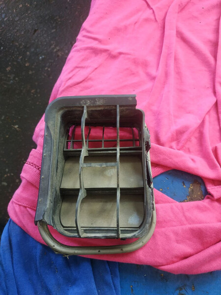 Решетка бампера низ Audi A3 2008 г.  1.6 л бензин Киев