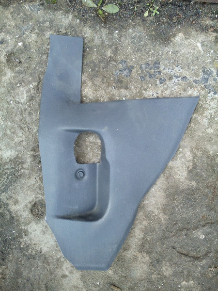 Накладка на левую стойку Volkswagen Golf Plus  2009 хетчбек 2.0 Дизель 