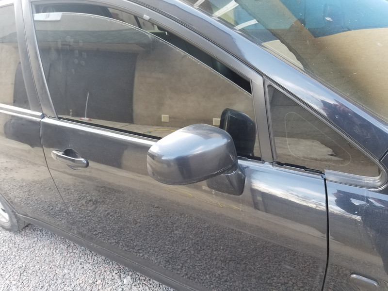 Уплотнительная резинка двери Nissan Tiida C11  2008 хетчбек 1.6 Бензин 