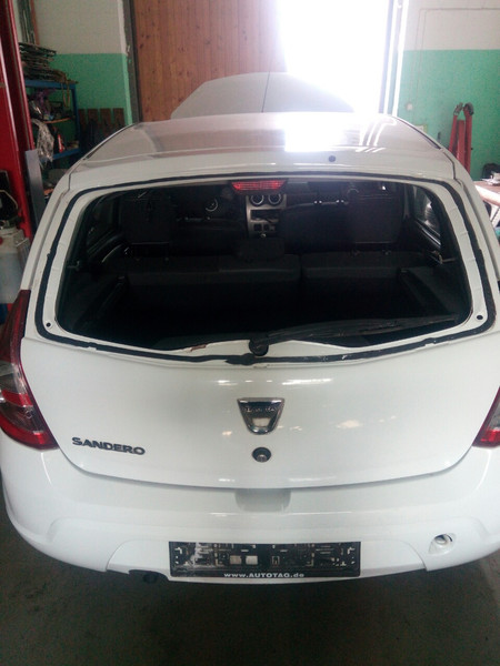 Стекло ляды Dacia Sandero хэтчбек 2011 г.  1.5 л дизель Нетешин