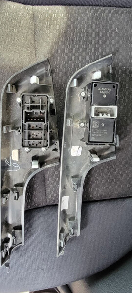 Кнопка задня ліва на 9 пінів Honda CR-V 4  2015 2.4 Бензин Киев