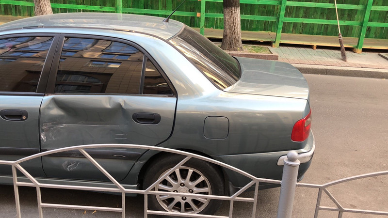 Задняя левая дверь Mitsubishi Carisma  2003 1.6 Бензин Киев