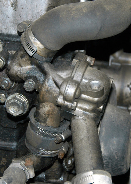 Корпус термостата A6152000015   Mercedes E-Class