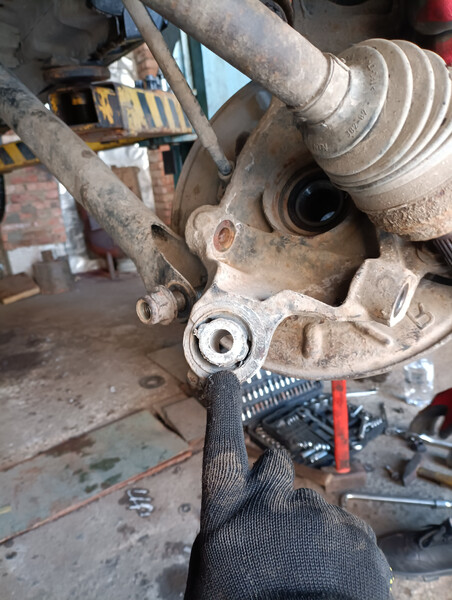 Сайлентблок задней продольной тяги Land Rover Freelander  2009 универсал 2.2 Дизель Калуш