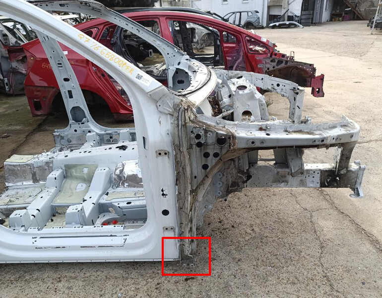 Крепление крыла Audi Q7 2021 г.  2.5 л бензин