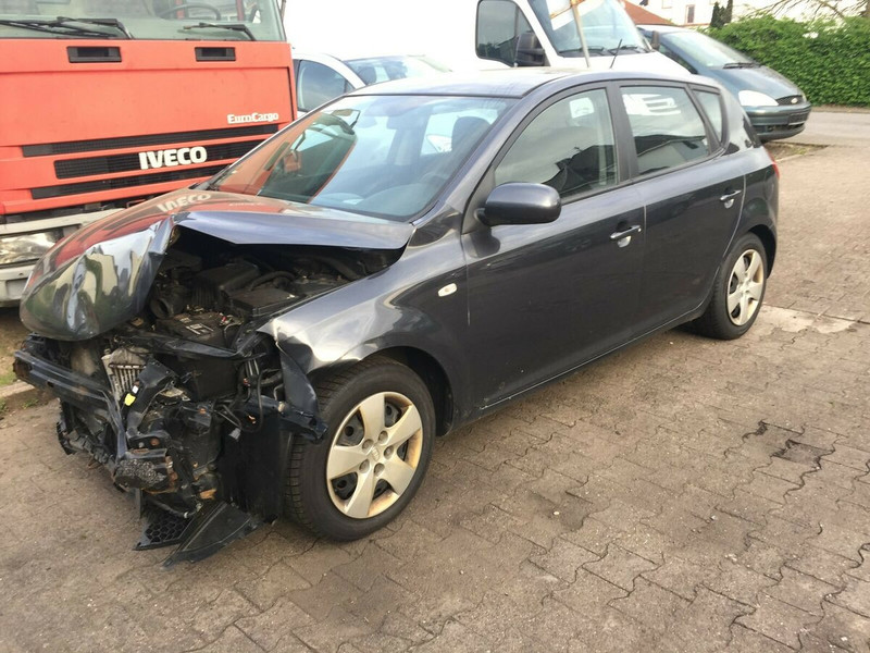 Капот Kia Cee`d хэтчбек 2008 г.  1.6 л дизель Винница