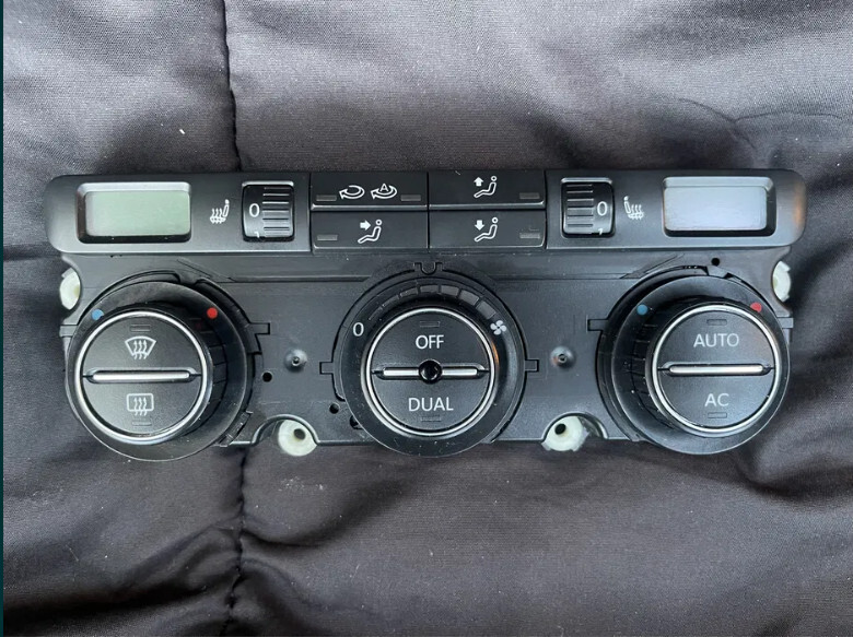 Панель климат контроля, жабо Volkswagen Passat B6  2009 1.6 Бензин 