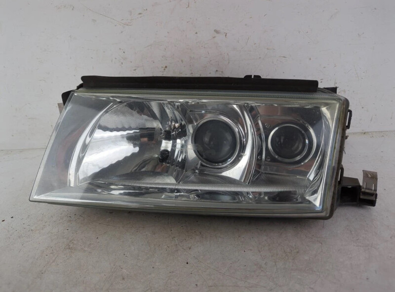 Фара передняя Skoda Octavia Tour  2002 хэтчбек 1.8 Бензин Львов