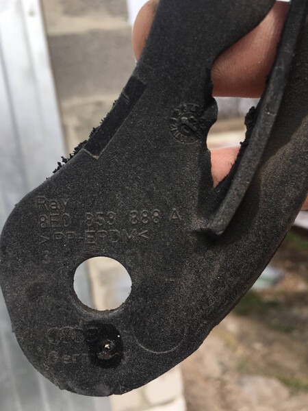 Подкрылок правый Audi A4 B7 2005 г.  1.8 л бензин