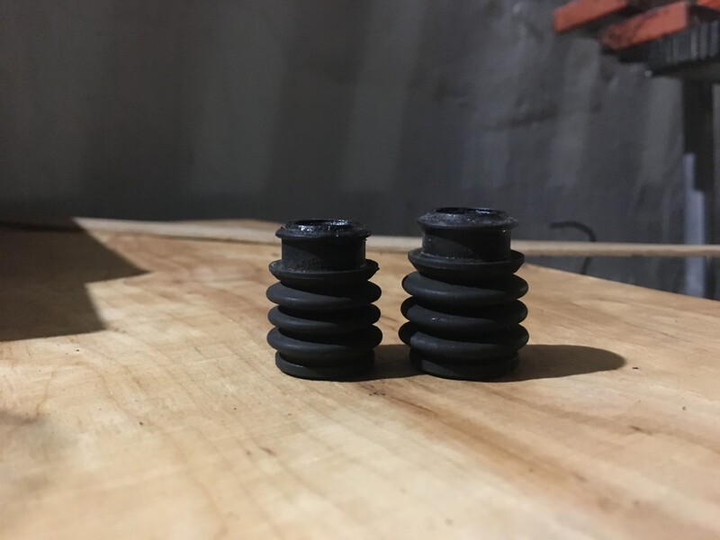 Пильникі направляючої гальмівної скоби на перед 4 шт Honda Crosstour  2013 хэтчбек 3.5 Бензин Ирпень