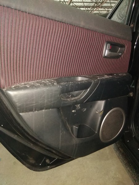 Карта задней левой двери (красно-черная) Mazda 3  2003 1.6 Бензин Борисполь
