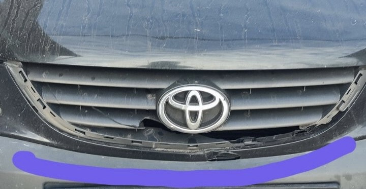 Решітка бампера Toyota Avensis  2002 хетчбек 2.0 Бензин Стрий