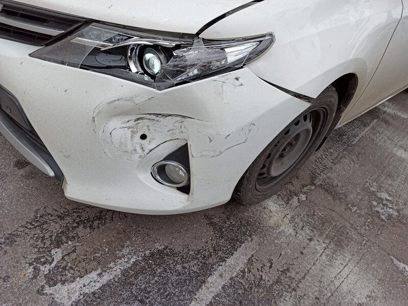 Фара передняя левая Toyota Auris  2013 хэтчбек 1.6 Бензин Запорожье