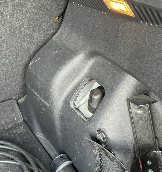 Заглушка багажника Nissan Leaf  2019 універсал 2.0 Электро 