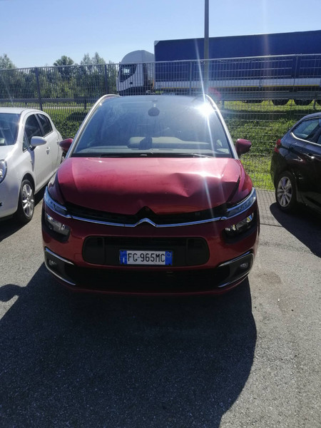 Решетка передняя Citroen C4 Picasso  2016 1.6 Дизель Львов