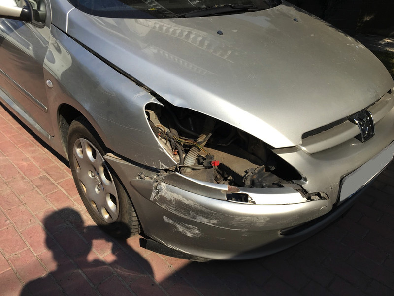 Бампер передний Peugeot 307  2004 универсал 2.0 Бензин Киев