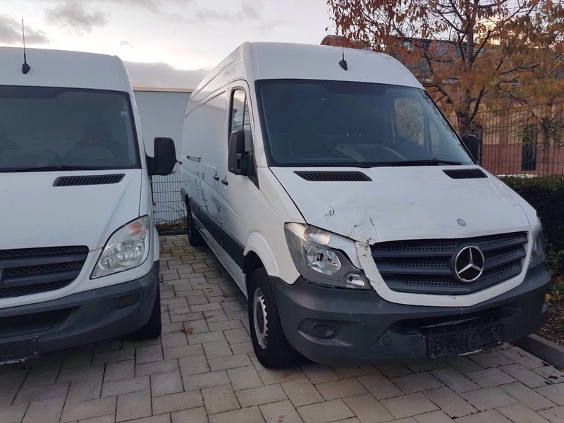 Фара передняя правая Mercedes Sprinter 2013 г.  3.0 л дизель Киев