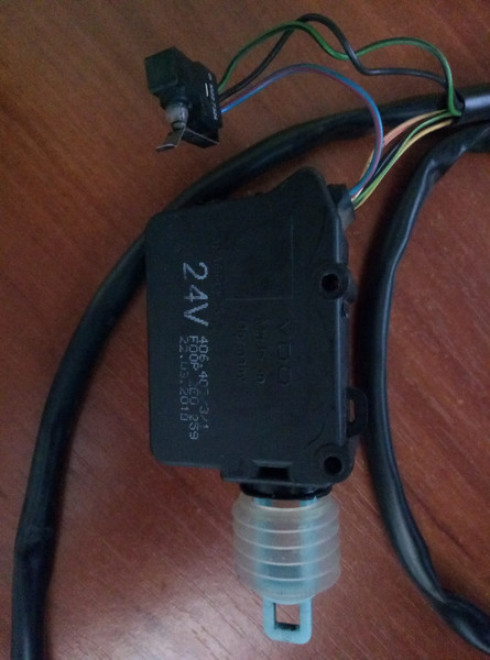 Центральный замок (активатор замка левой двери) Mercedes Atego 2000 р.  4.3 л дизель Кременчук