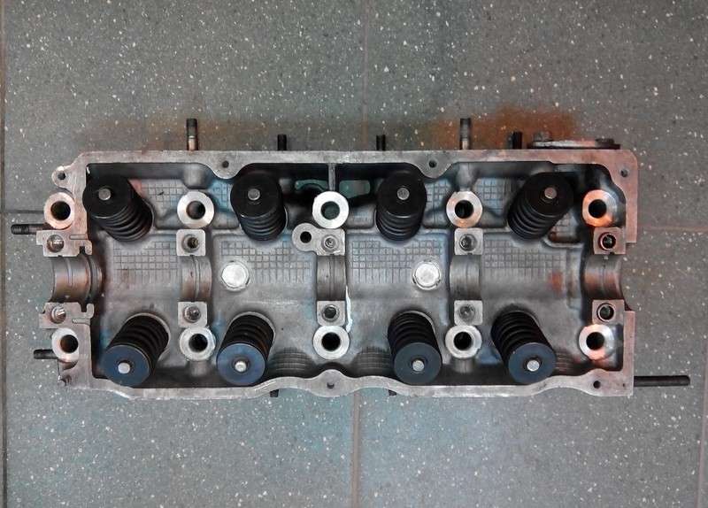 Головка блока цилиндров Mazda 626  1986 2.0 Бензин Хмельницкий