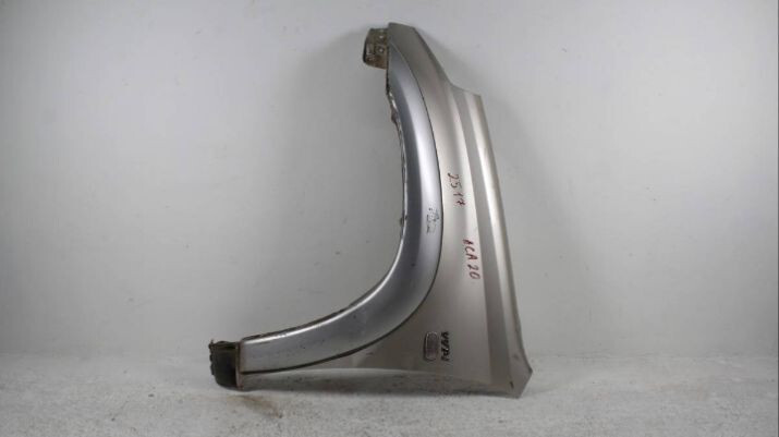 Левое переднее крыло с накладкой Toyota RAV4  2003 2.0 Бензин Киев