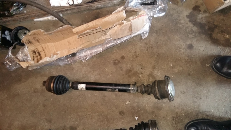 Привод правый передний 800 407 272 BJ   Volkswagen Passat