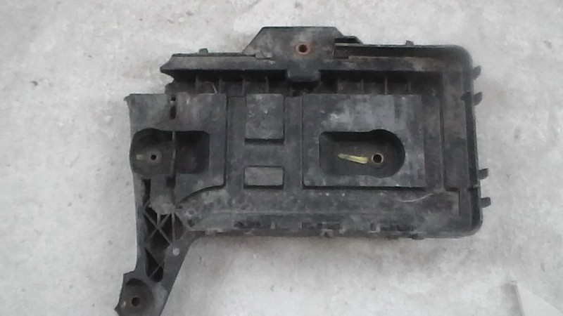 Подставка под аккумулятор Volkswagen Passat B6  2006 2.0 Бензин Житомир
