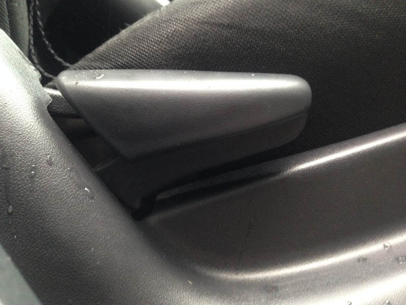 Пластиковая ручка регулировки спинки вод. сидения Toyota Auris  2007 хэтчбек 1.3 Бензин Киев