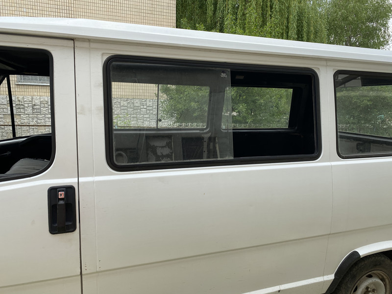 Скло бічне Peugeot J5  1991 1.9 Дизель 