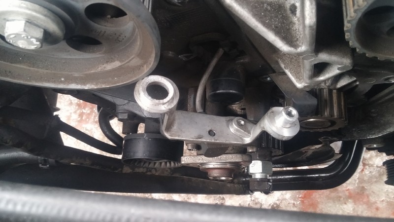 Кронштейн 076109185A   Volkswagen Crafter