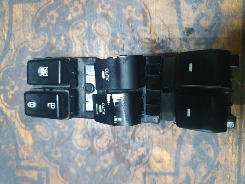 Блок стеклоподйомника Hyundai IONIQ  2017 хетчбек 1.8 Гибрид 