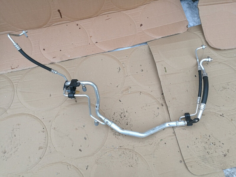 Патрубок кондиціонера Peugeot 308  2015 хетчбек 1.6 Дизель 