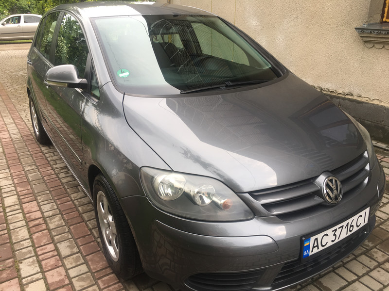 Пластик капота Volkswagen Golf Plus  2005 хетчбек 1.9 Дизель 