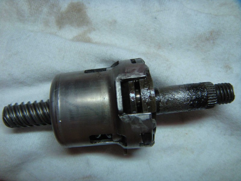 Возвратная пружина ручного тормоза суппорт Audi A6 C4  1996 2.8 Бензин Черкассы